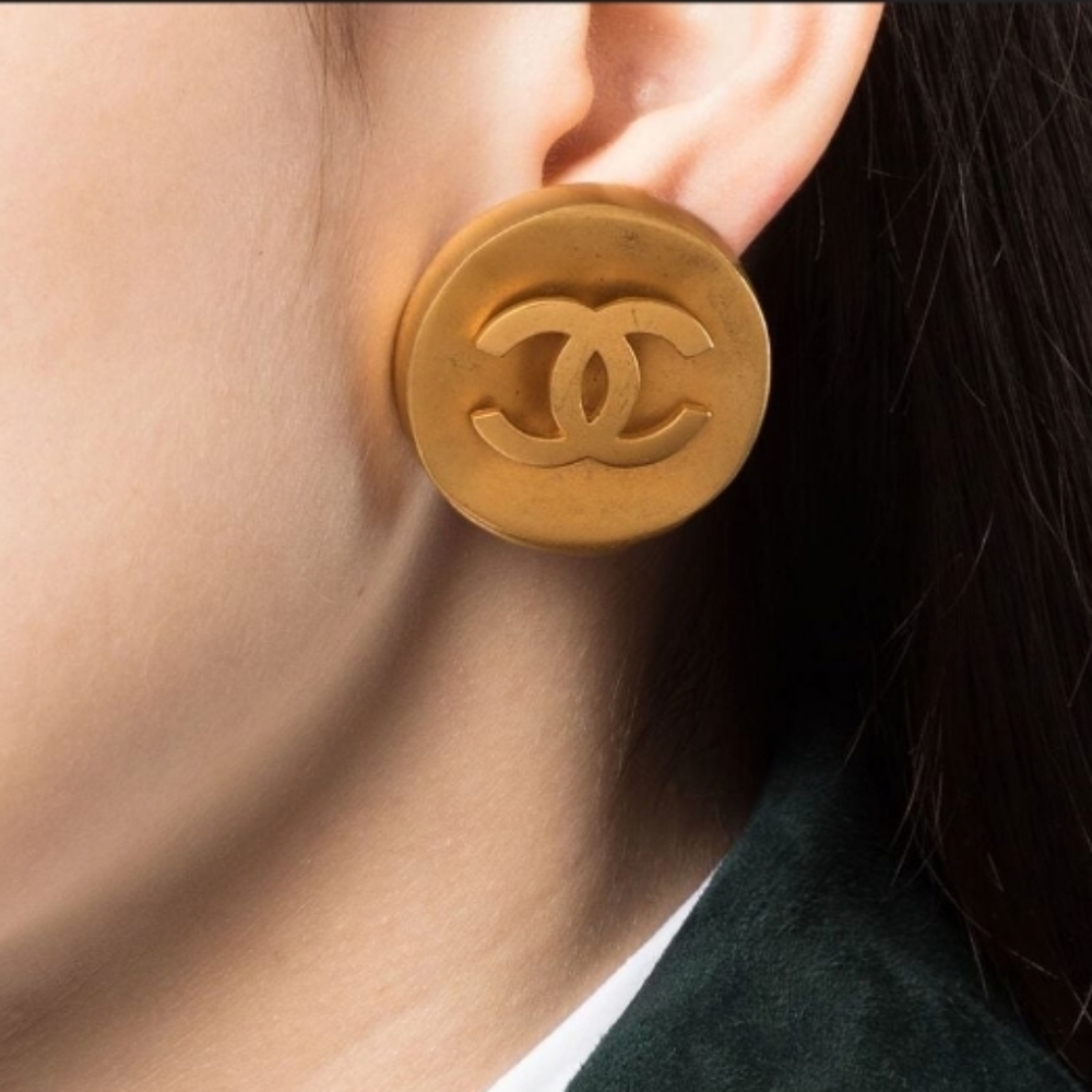 Authentic Chanel clip on earrings - Picture 13 of 16